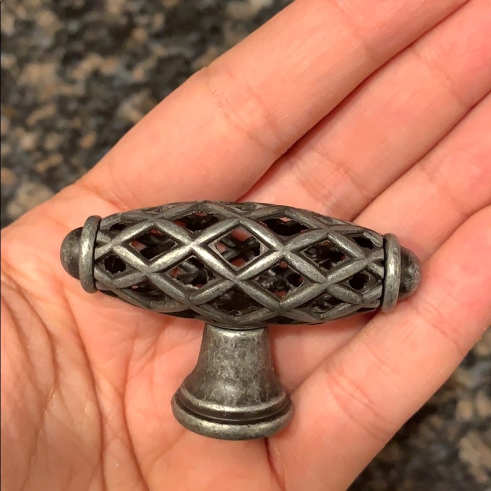 Knobs handles